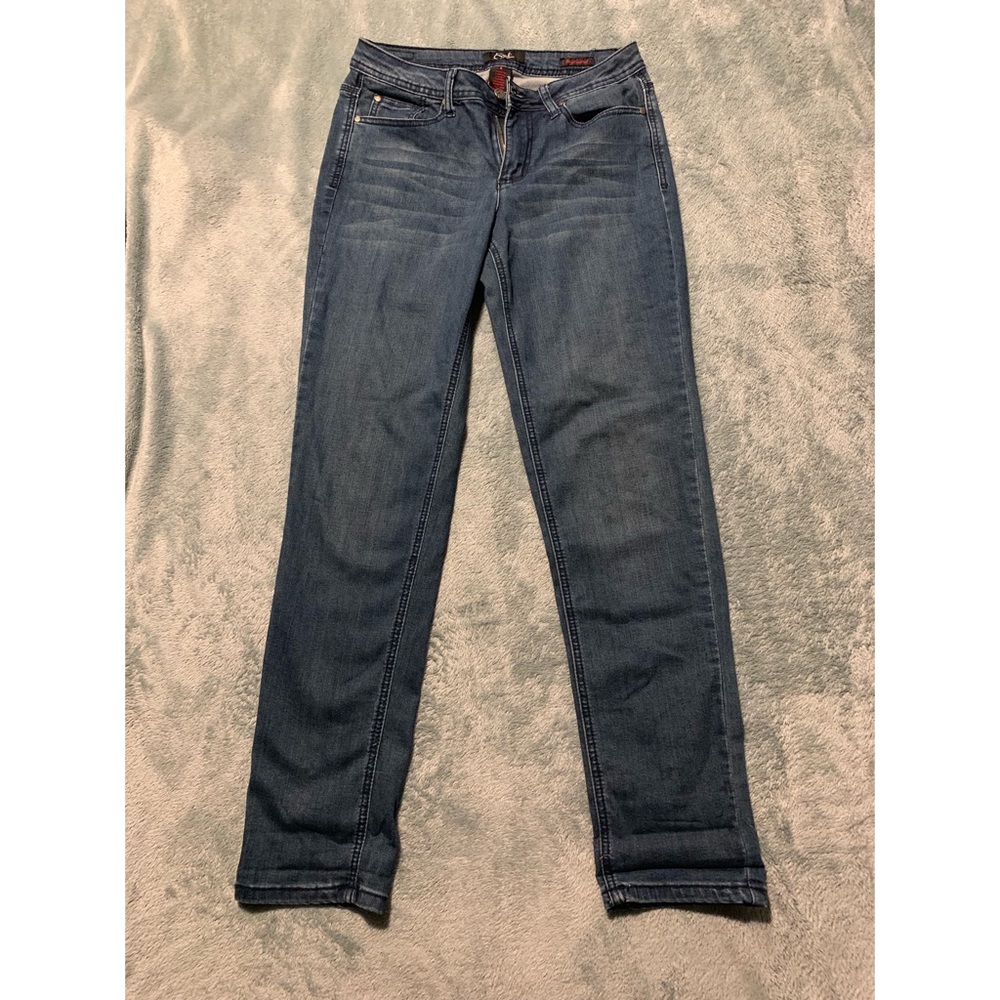 NEVER WORN EARL JEANS SIZE 8